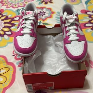 Nike Kids Sneakers in Pink and White